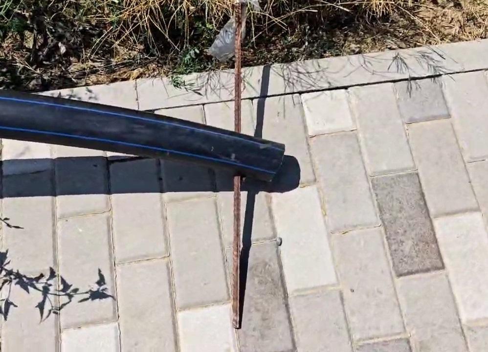 Торчащие арматуры, проваливающаяся плитка и сухие деревья: волгодонец показал состояние парка «Молодежный»