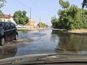 В Волгодонске снова затопило улицу Дружбы