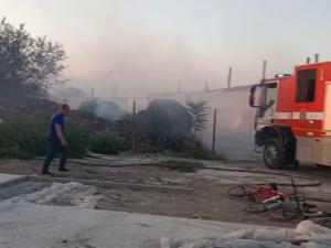 В Волгодонске горел мусор в квартале В-8