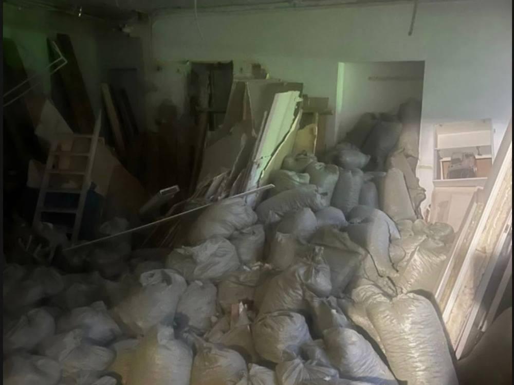 В жилом доме Санкт-Петербурга обрушился потолок между этажами