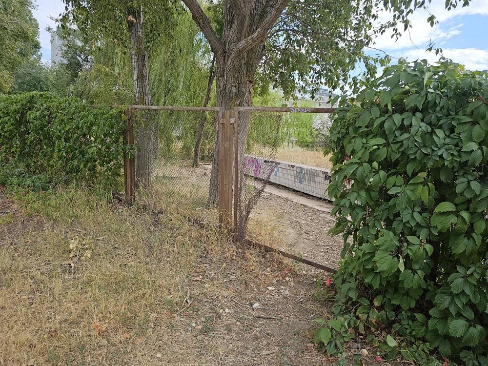 Бывшее здание Департамента городского хозяйства в Волгодонске угрожает жизни детей