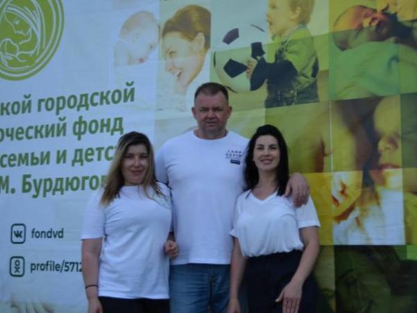 Президент Благотворительного фонда имени Н.М. Бурдюгова Евгений Кудрявцев принимает поздравления с днём рождения