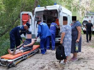 Жительница Мартыновского района повредила ногу во время спуска к роднику