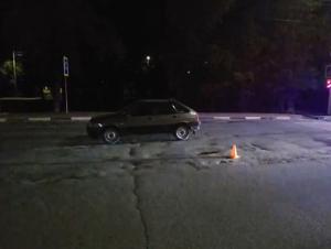 В Волгодонске водитель ВАЗа проехал на красный и сбил 14-летнюю девочку