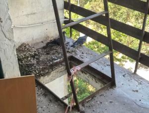 Жители многоэтажки в Волгодонске жалуются на ужасное состояние дома и бездействие УК «РЭК»