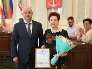 В Волгодонске Заслуженный врач отметила 90-летний юбилей