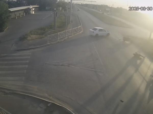 Появились кадры жёсткого ДТП с мотоциклистом и подростком в Волгодонске