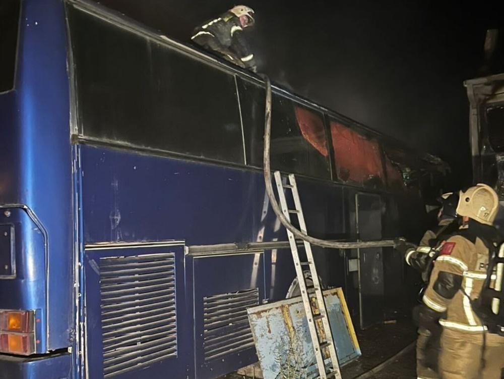 В Волгодонске на ВПАТП сгорело два автобуса
