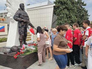 В Волгодонске торжественно открыли памятник участникам СВО