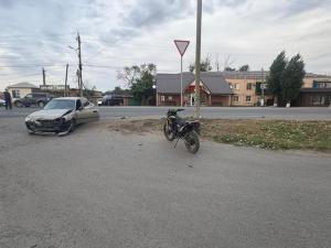В Зимовниковском районе мотоциклист оказался под колесами иномарки