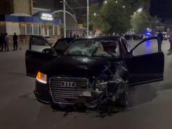 В Волгодонске водитель на «Ауди» насмерть сбил двух девочек на самокате
