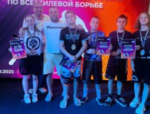 Волгодонцы стали победителями и призерами чемпионата России по всестилевой борьбе