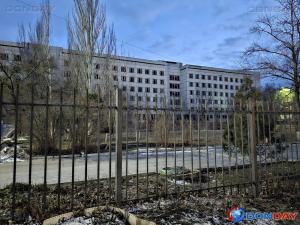 В Волгодонске реконструкцию недостроенной детской больницы на Гагарина тормозят сразу несколько проблем