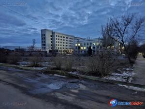 В Волгодонске подростки регулярно пытаются пробраться в недостроенную больницу на Гагарина