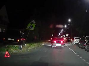 В Волгодонске автомобиль въехал в дорожгый знак