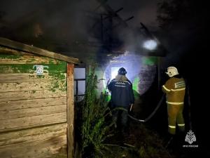 В Мартыновском районе два человека погибли при пожаре в частном доме