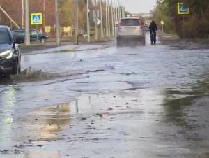 В Волгодонске второй день подряд затапливает улицу Дружбы