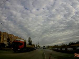 В Волгодонске водитель иномарки потерял сознание за рулем и врезался в ограждение
