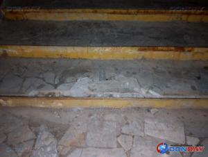 В Волгодонске в подземном переходе у вокзала разрушаются ступеньки