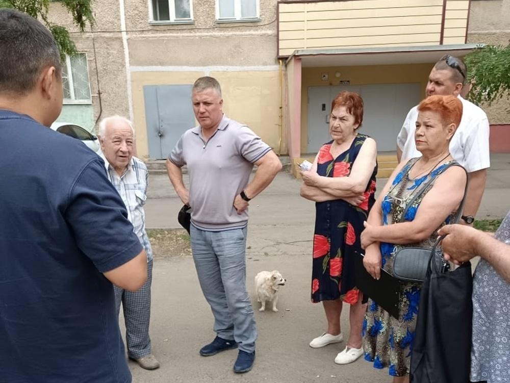 Ремонт внутриквартальных проездов, помощь школе, организация праздников: о работе депутата Волгодонской городской Думы Дмитрия Якушкина