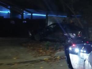 В Волгодонске водитель ВАЗа въехал в забор во дворе частного дома