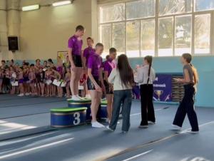 Россыпь наград завоевали акробаты Волгодонска на областных соревнованиях