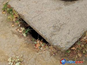 В Волгодонске колодец возле парка Победы становится опасным для горожан