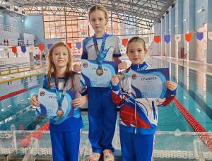 Волгодонские спортсменки заняли весь пьедестал почета на Кубке федерации по плаванию
