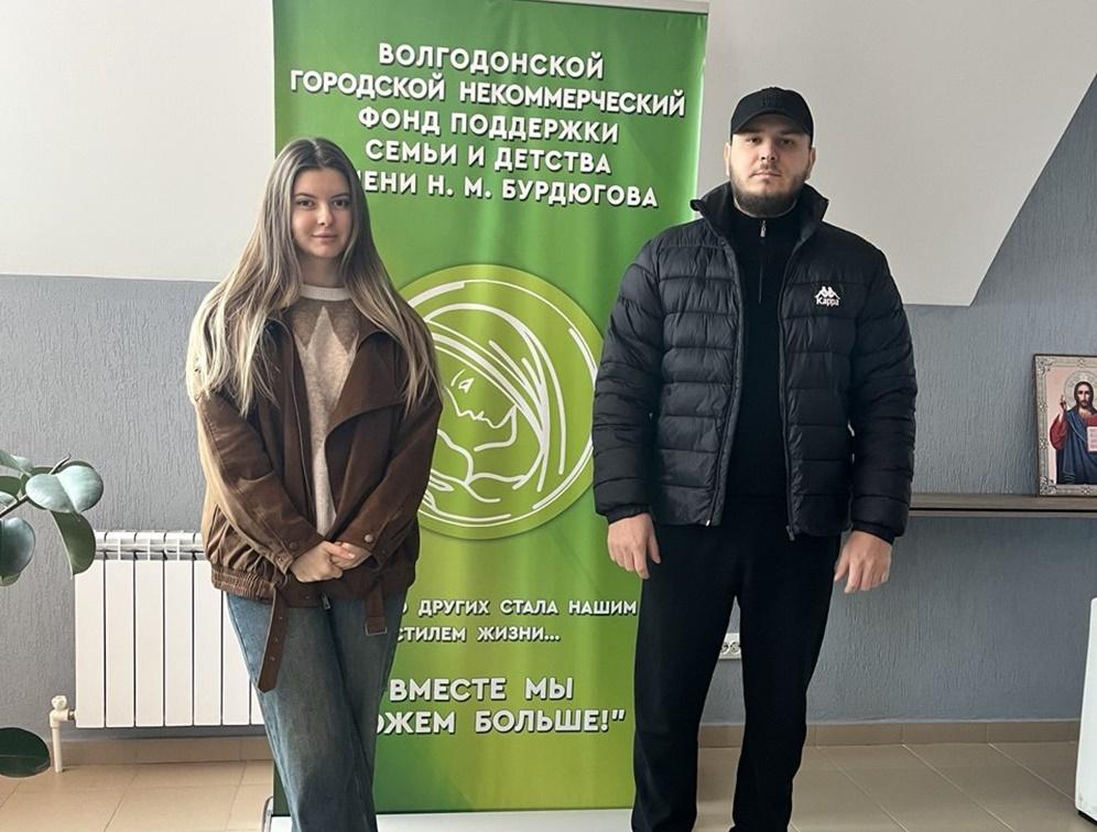 Подопечные волгодонского фонда им. Н.М. Бурдюгова получили одежду и обувь