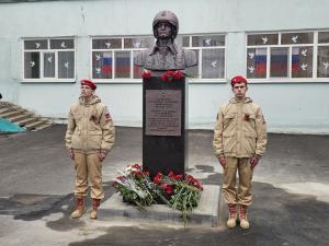 В Волгодонске окрыли бюст Герою России Александру Антонову