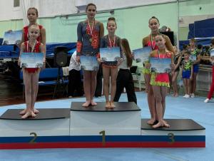 Волгодонские акробаты завоевали пять призовых мест на областных соревнованиях