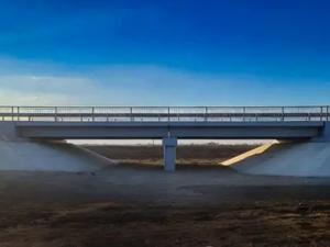 В Зимовниковском районе отремонтировали мост за 38 млн рублей