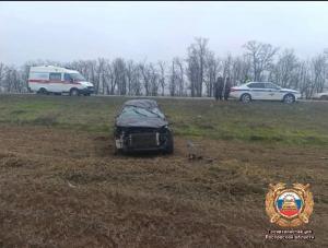 Водитель погиб в опрокинувшейся в Зимовниковском районе иномарке