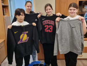 Подопечные волгодонского фонда им. Н.М. Бурдюгова получили одежду и обувь