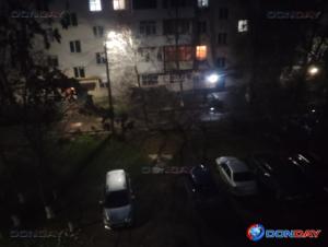 В Волгодонске во дворе на Ленина зажгли уличные фонари