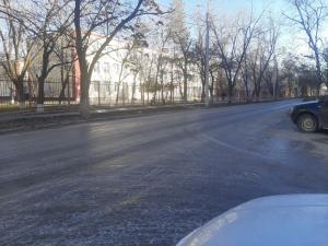 Волгодонцы пожаловались на необработанные от гололёда дороги