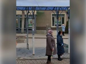 Жители Волгодонска пожаловались еще на одну остановку без стен