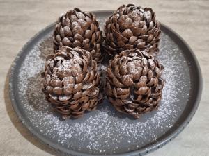 Повар из Волгодонска поделилась рецептом новогоднего десерта «Шишки»