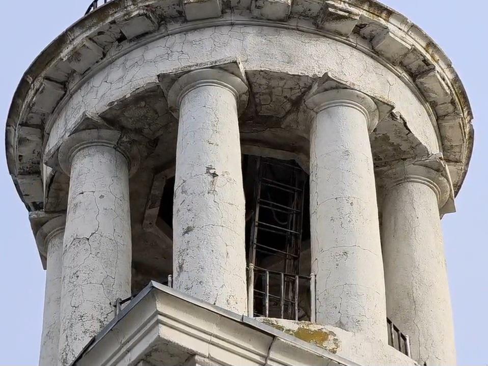 Достопримечательности на воде: памятник Степану Разину и маяк разрушаются на глазах в Волгодонске