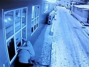 В Волгодонске двое парней обокрали ювелирный магазин