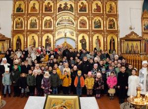 Волгодонской благотворительный фонд им. Бурдюгова передал рождественские подарки юным прихожанам храма станицы Нижнекундрюченской