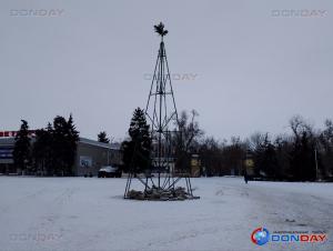 В Волгодонске начали демонтаж новогодних елей