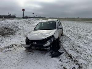 Девушка пострадала в ДТП с «перевертышем» на трассе Элиста-Зимовники