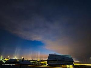 В небе над Волгодонском и Цимлянском заметили световые столбы