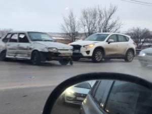 В Волгодонске на путепроводе произошло массовое ДТП с автобусом