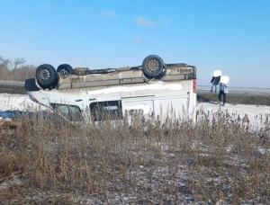 На трассе в Зимовниковском районе перевернулся «Соллерс Атлант»