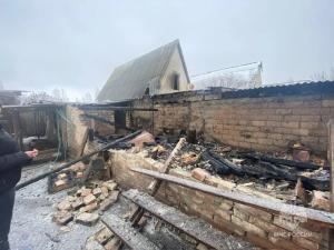 Гараж и баня сгорели в Волгодонском районе