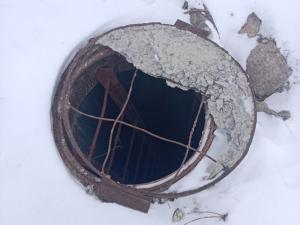 В Волгодонске разрушились сразу несколько канализационных люков