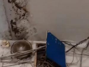 Жители многоэтажки в Волгодонске боятся пожара из-за протекающей крыши