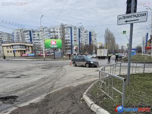 В Волгодонске автомобили в результате ДТП снесли дорожное ограждение